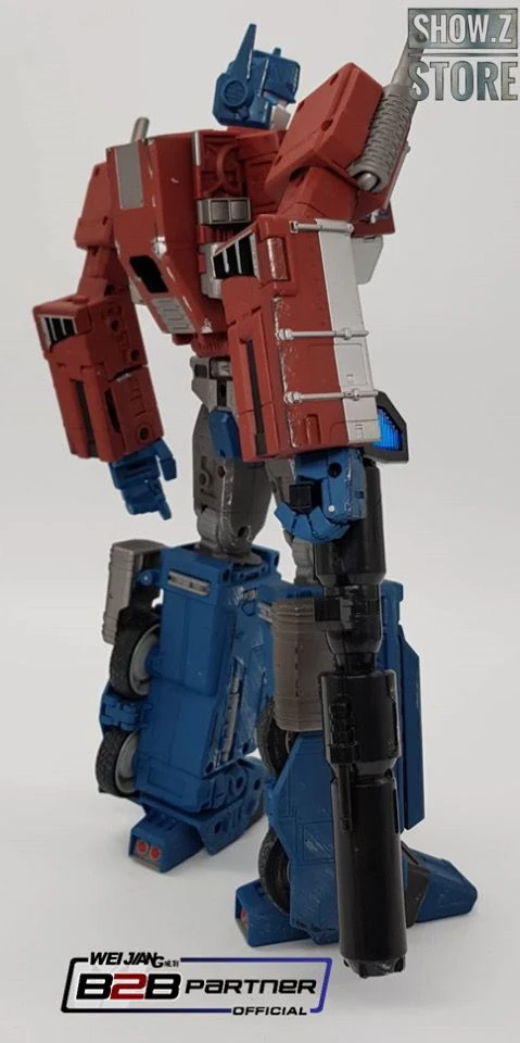 Weijiang MPP-10 Commander Optimus Prime Battle Damaged Oversized Limited Edition W/ Custom Display Base 5 Weijiang MPP-10 Commander Optimus Prime Battle Damaged Oversized Limited Edition W/ Custom Display Base - Image 3